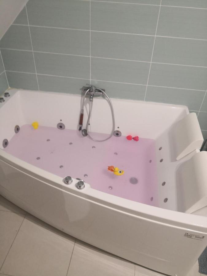 Maison Individuelle, Campagne, 3 Chambres, Baignoire Balneo 2 Places Genech Extérieur photo